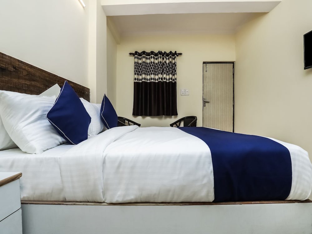 Фото Oyo SilverKey 27892 Shanti Complex