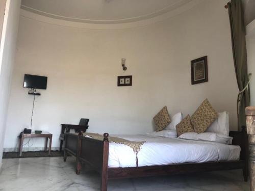 Фото Talabgaon Castle