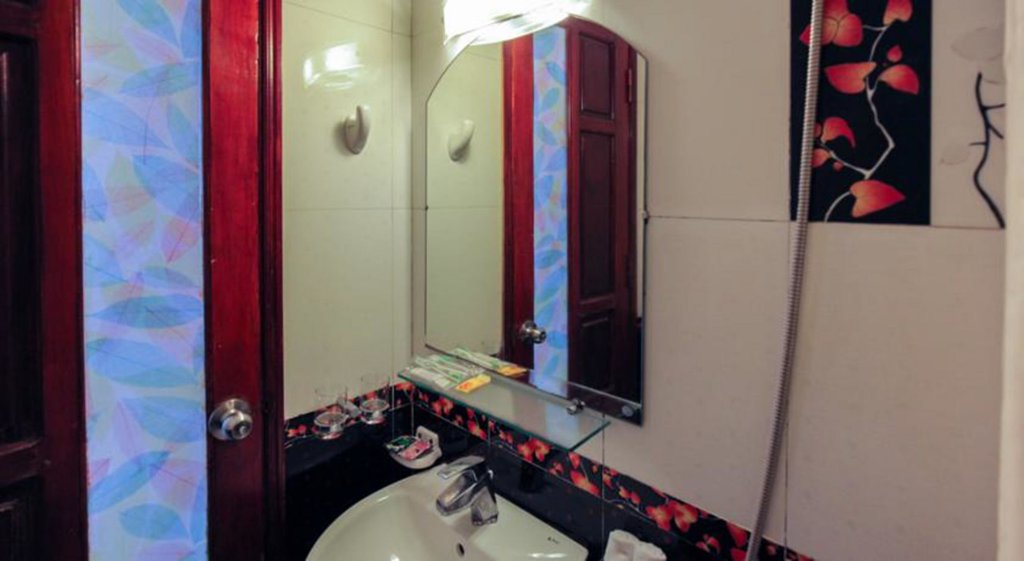 Фото Madam Moon Hotel