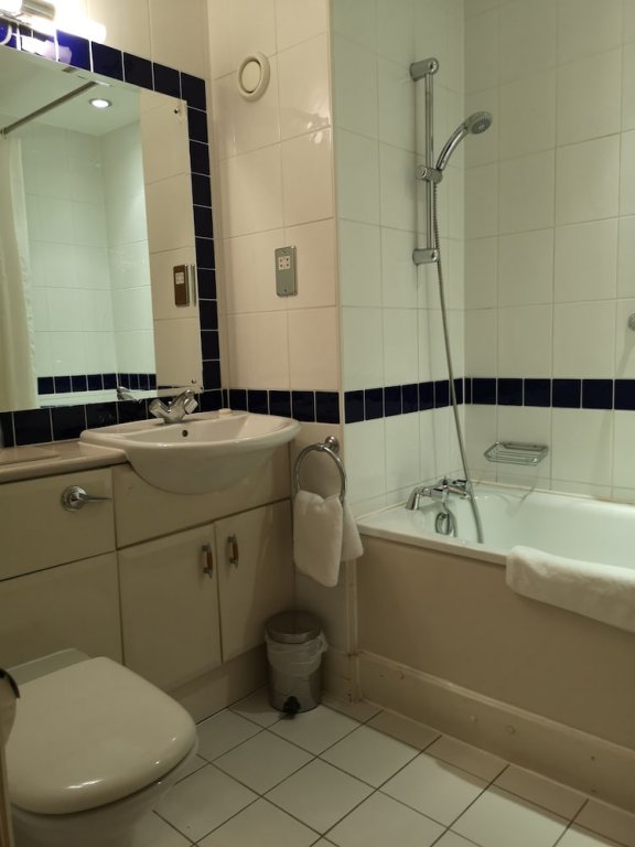 Фото Tudor Lodge Hotel