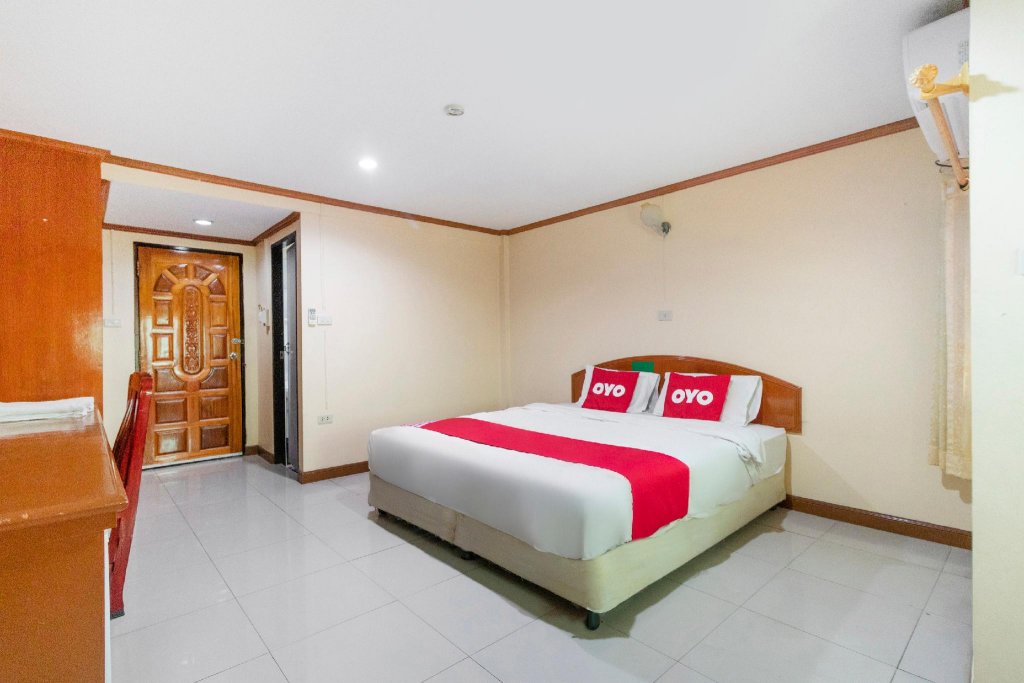 Фото Chaiyaphruk Grand Hotel