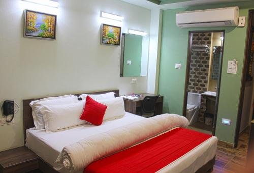 Фото Oyo 15445 Hotel Sheekhar Inn
