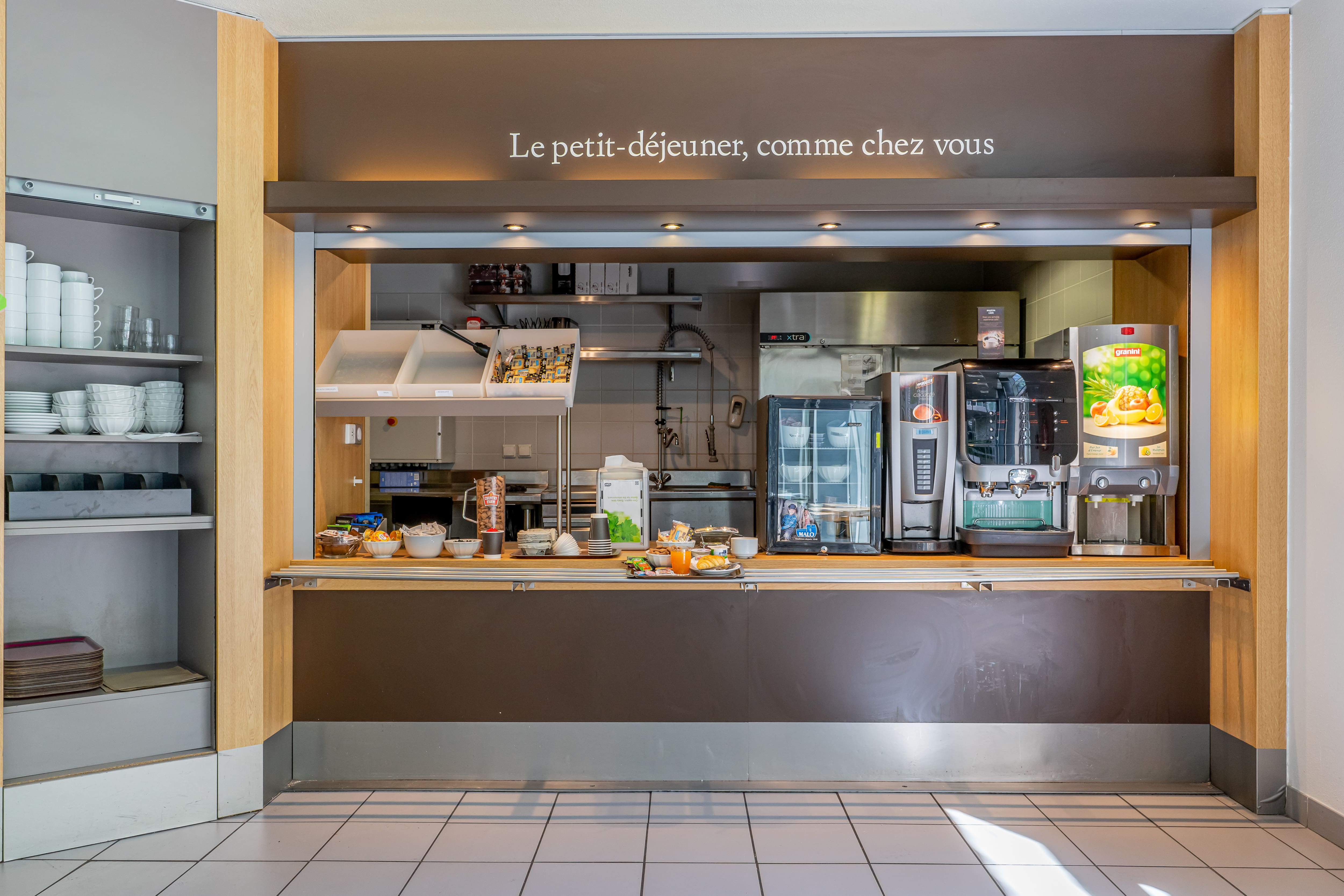 Фото B&B Hôtel Marseille Euromed