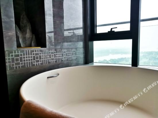 Фото Hualuxe Nanjing Yangtze River, an Ihg Hotel