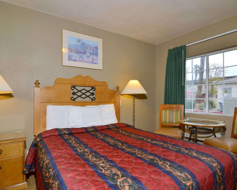 Фото Rodeway Inn near Coachella