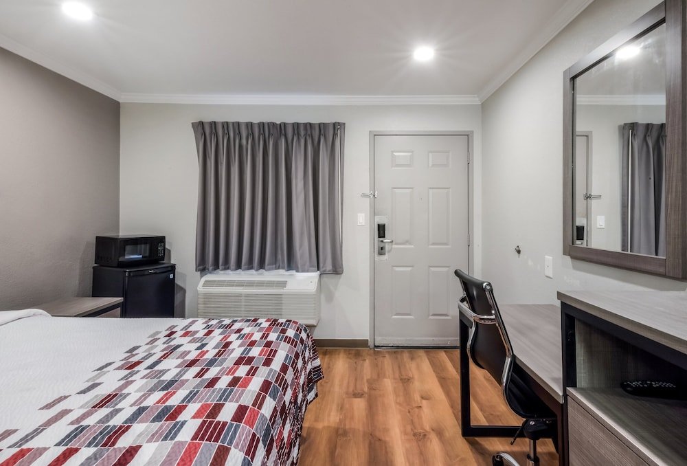 Фото Red Roof Inn & Suites Vallejo