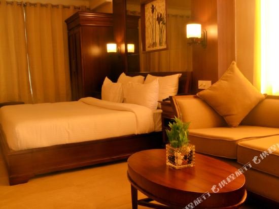 Фото Hotel Golden Tower