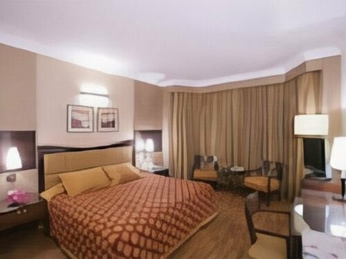 Внешний вид отеля The Retreat Hotel & Convention Centre в Мумбаях, фото 5