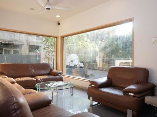 Фото Skylark Business Hotel