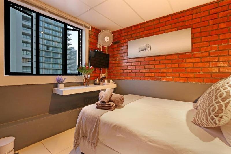 Фото Happy Rhino Hotel