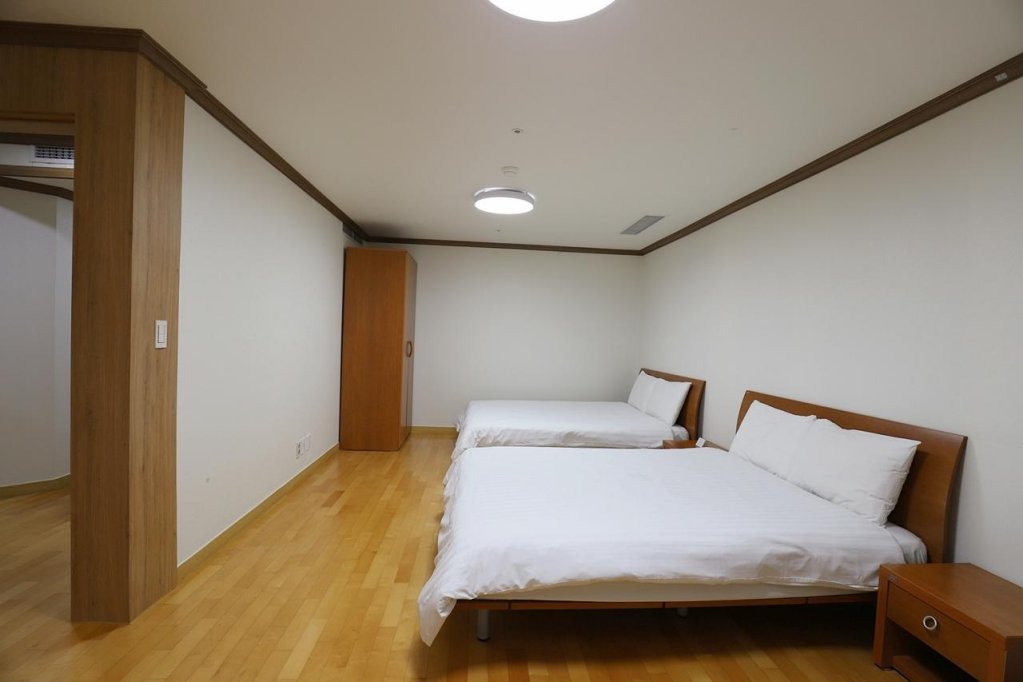 Фото Gongju Einhaus Guesthouse 1