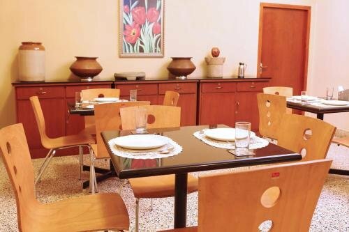 Гостиница Hanu Reddy Residences Wallace Garden в Ченнае