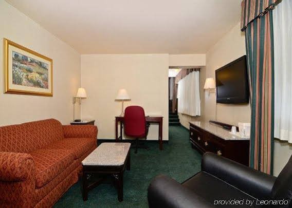 Фото Quality Inn & Suites Walnut - City of Industry