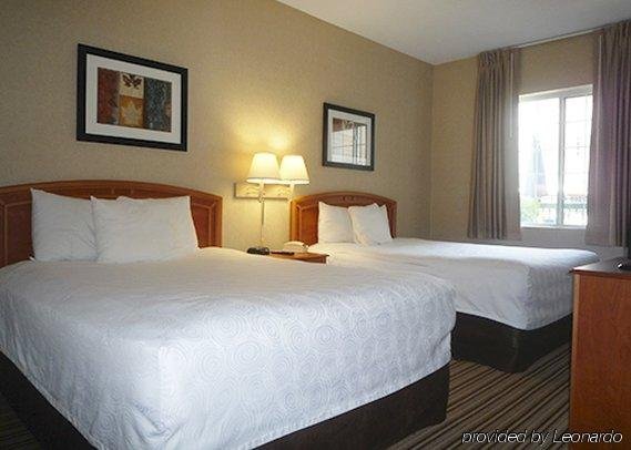 Фото Candlewood Suites Charlotte - Arrowood, an Ihg Hotel