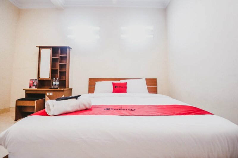 Гостиница RedDoorz Plus @ Jalan Parangtritis 2