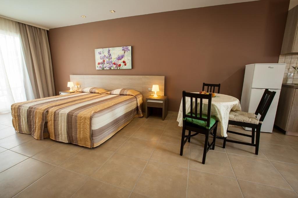 Фото Crystallo Apartments