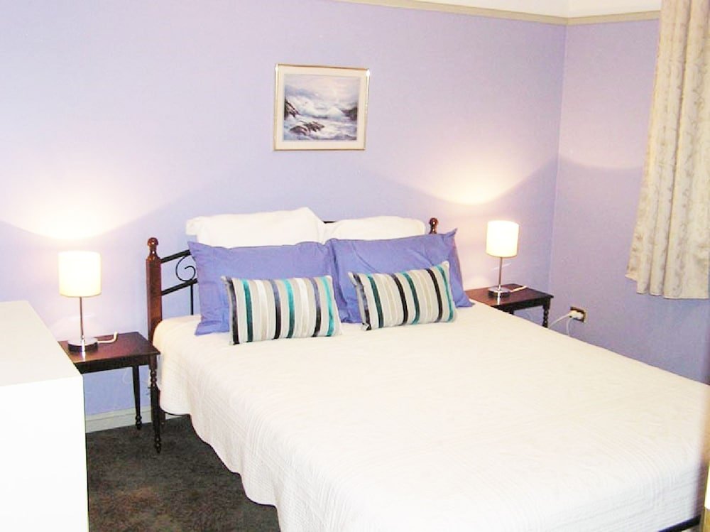 Фото Boobook Hollow