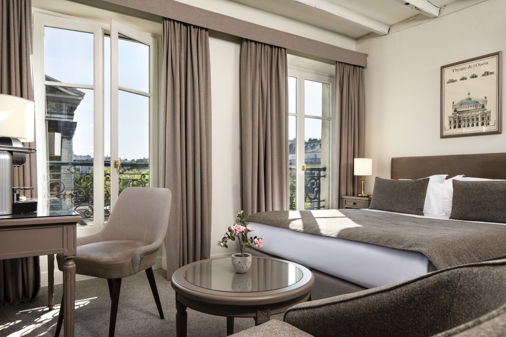 Фото Madeleine Plaza