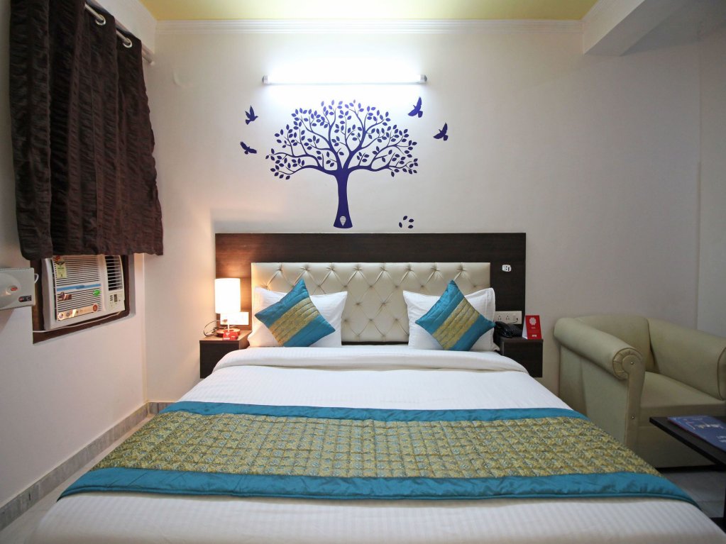 Фото Oyo Flagship 5179 Hotel Noida Saffron