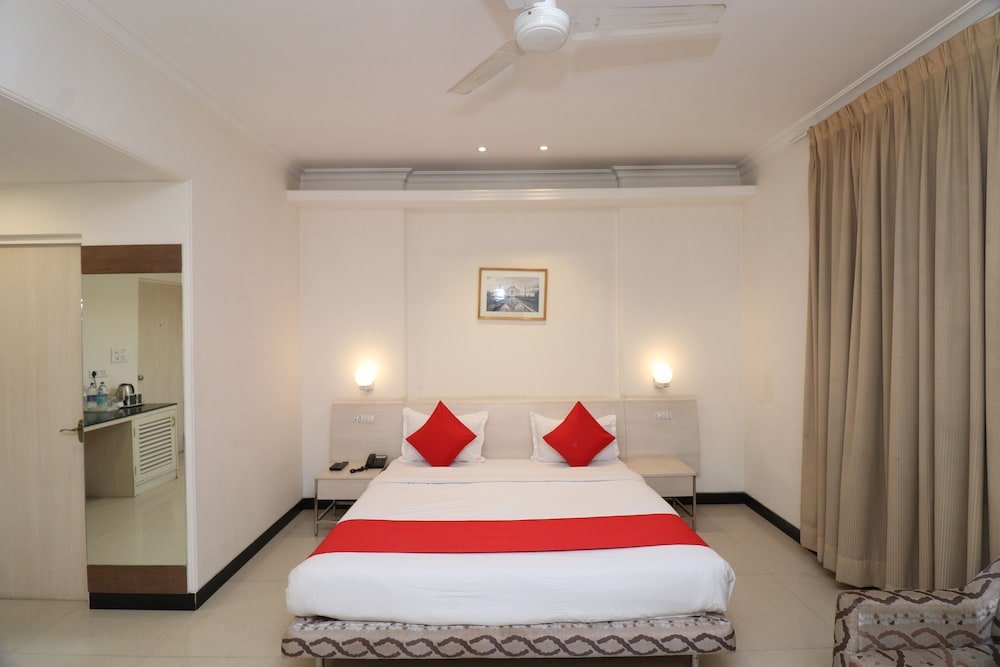 Фото Capital O 1796 Grand Hotel