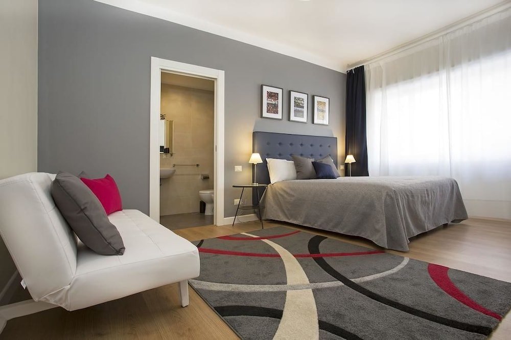 Фото Vatican May's House