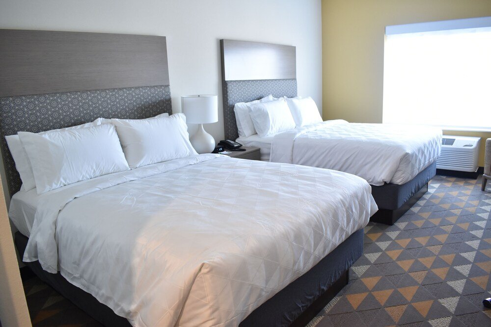 Фото Holiday Inn Kansas City - Northeast, an Ihg Hotel