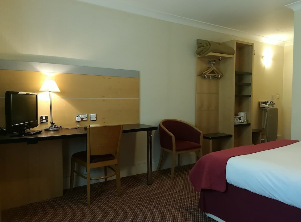 Фото Tudor Lodge Hotel