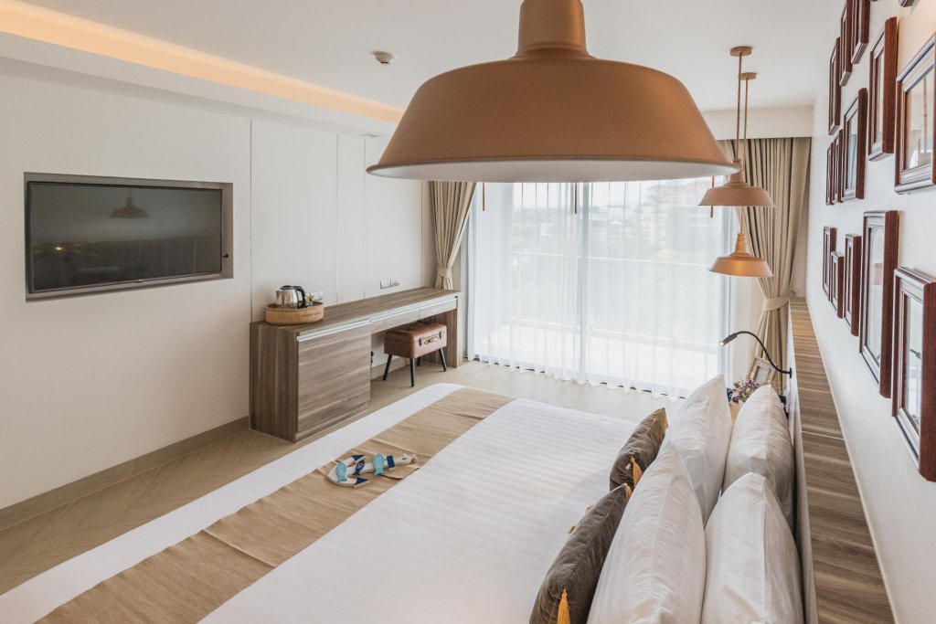 Фото Golden Tulip Pattaya Beach Resort