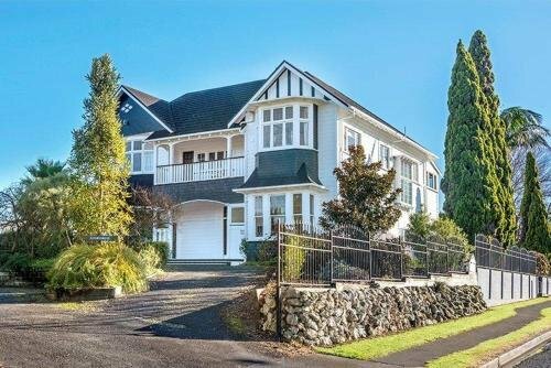 Hotel Cedar House, Gisborne, photo