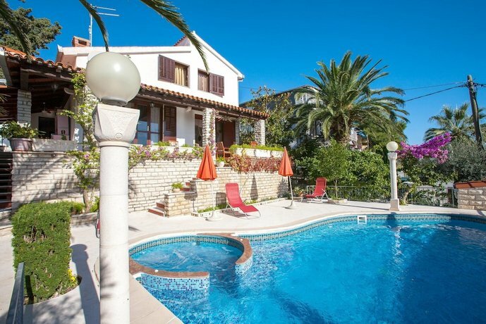 Villa With 4 Bedrooms in Seget Vranjica With Wonderful sea View Private Pool Enclosed Garden - 80