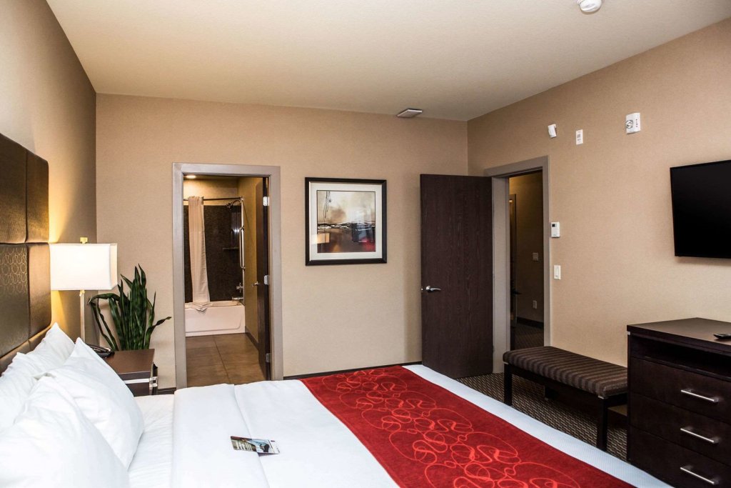 Фото Comfort Suites Kelowna
