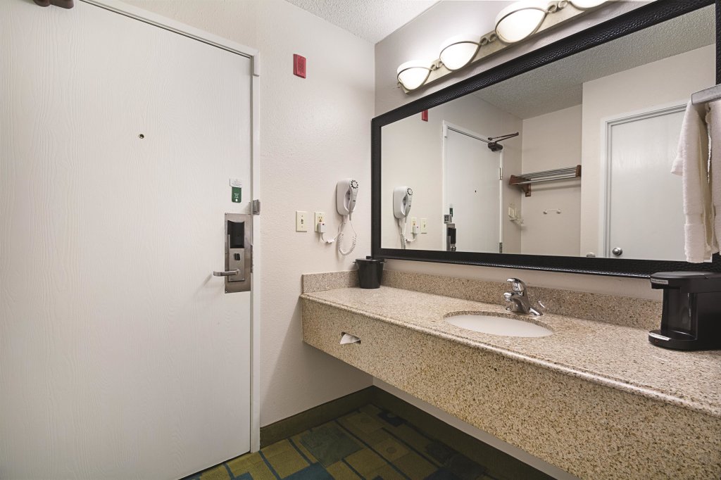 Фото La Quinta Inn by Wyndham Auburn Worcester