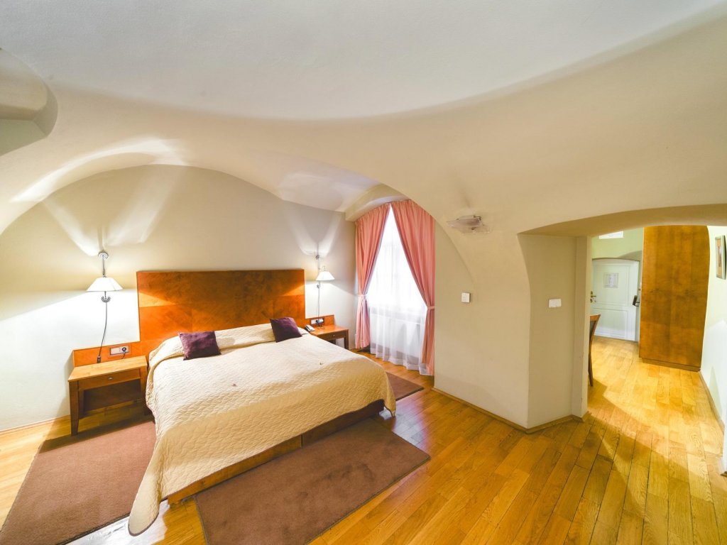 Фото The Golden Wheel