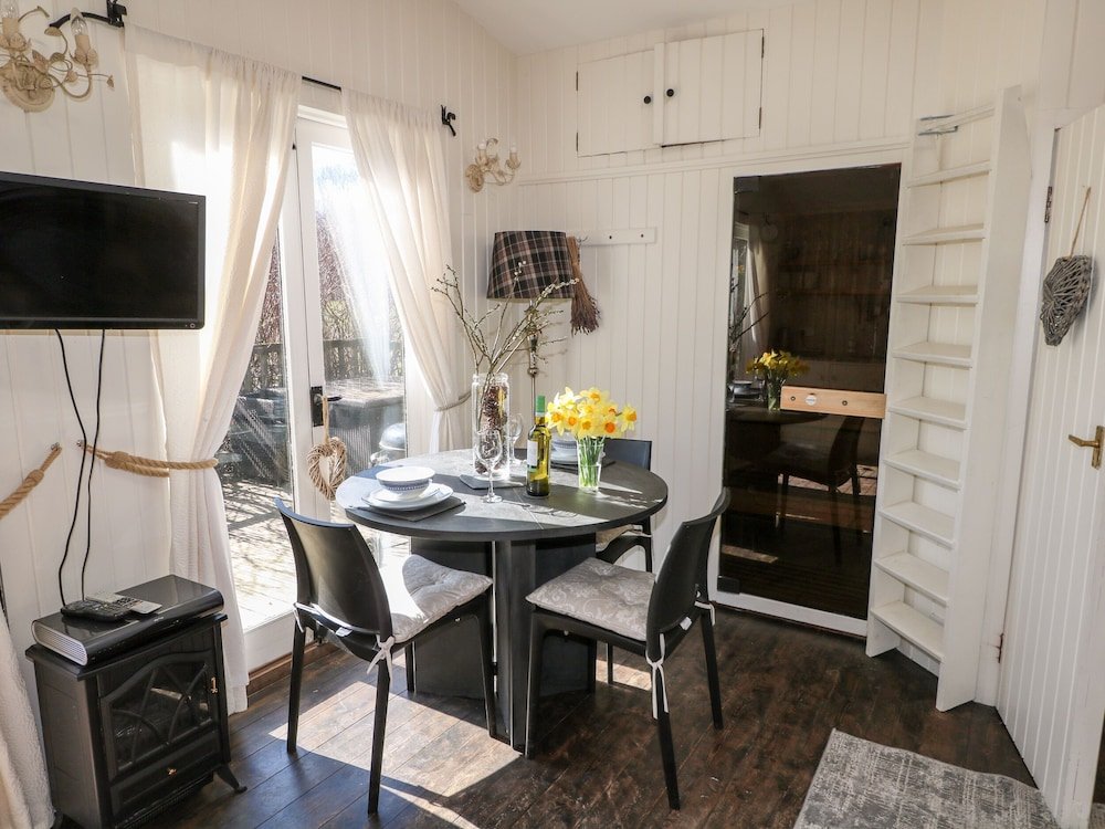 Фото Woodmancote Lodge