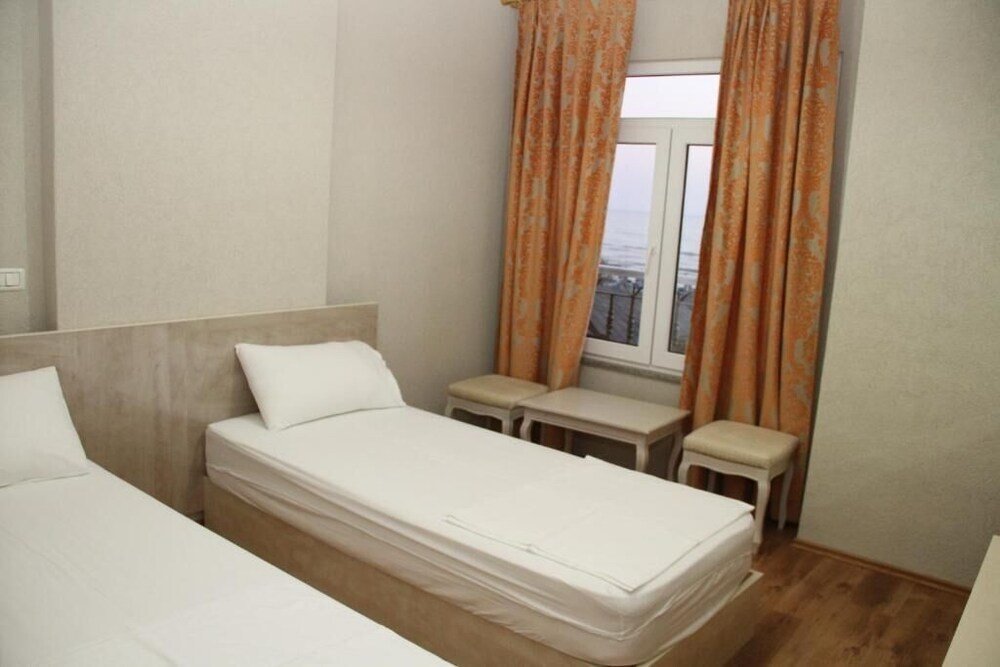 Фото Hotel Majestic