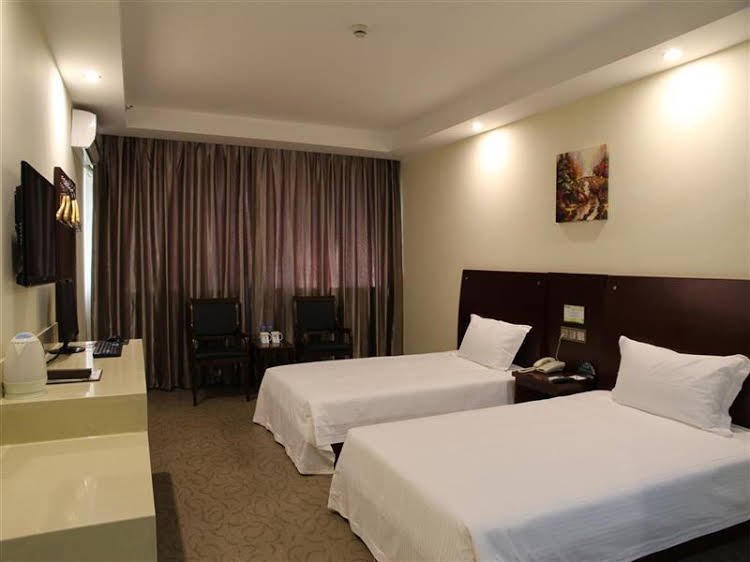 Фото Shell Shanghai Baoshan District Tieli Road Subway Station Tiefeng Road Hotel