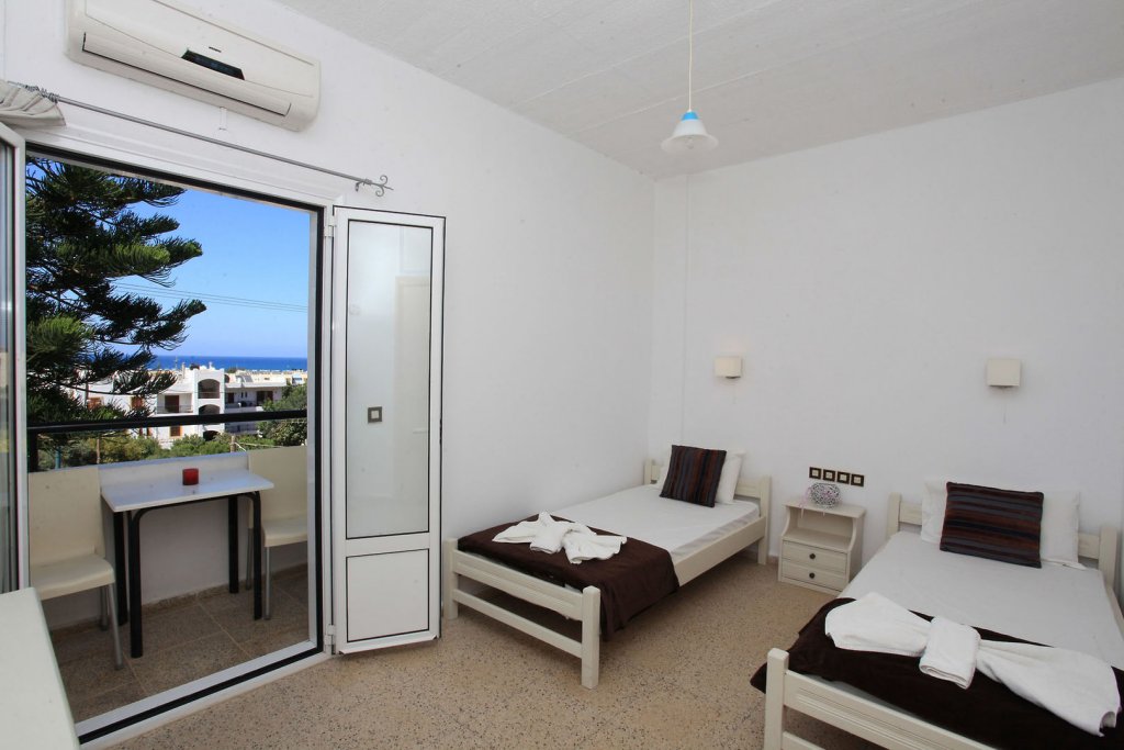 Фото Iraklis Studios & Apartments