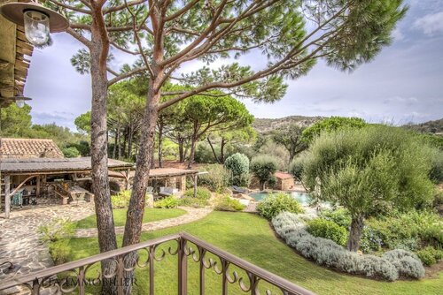 Гостиница Villa Serenità Pallombaggia в Сартене