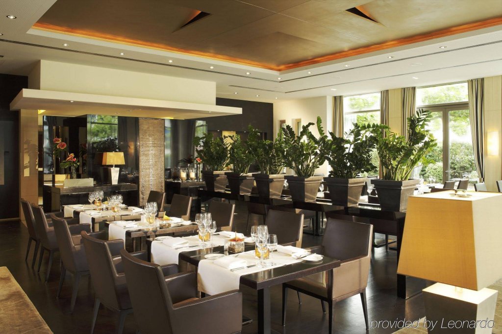 Фото Wasserturm Hotel Cologne, Curio Collection by Hilton