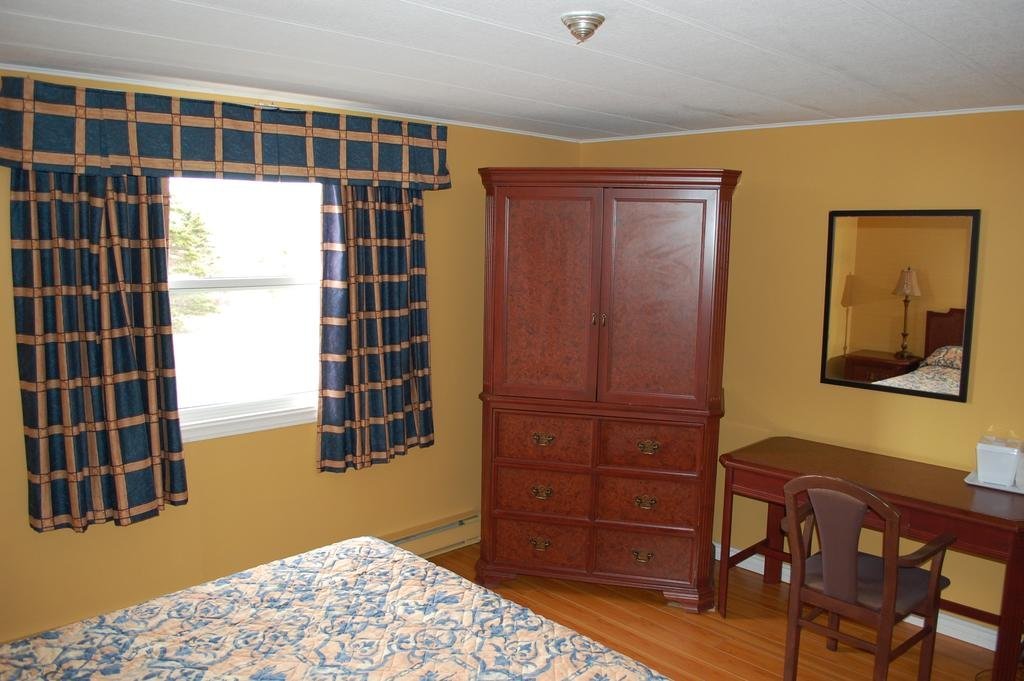 Фото Edge of the Avalon Inn