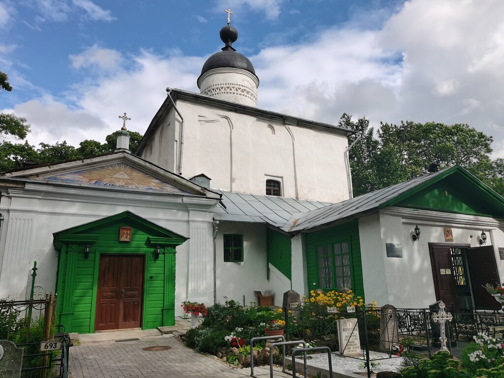 Orthodox church Church of the Myrrh-bearing Women on Zavelichye, Pskov, photo