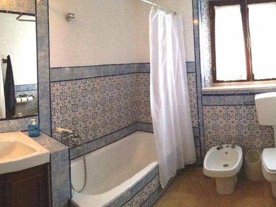 Гостиница Altido 3-br Cottage w/Terrace & Garden in Colares