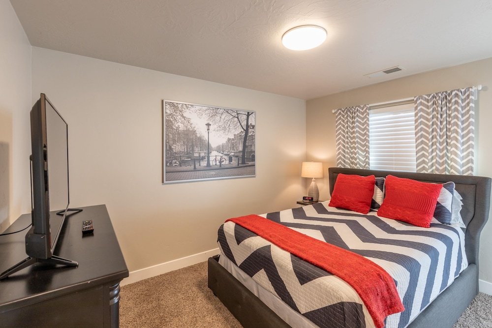 Фото The Spitting Llama