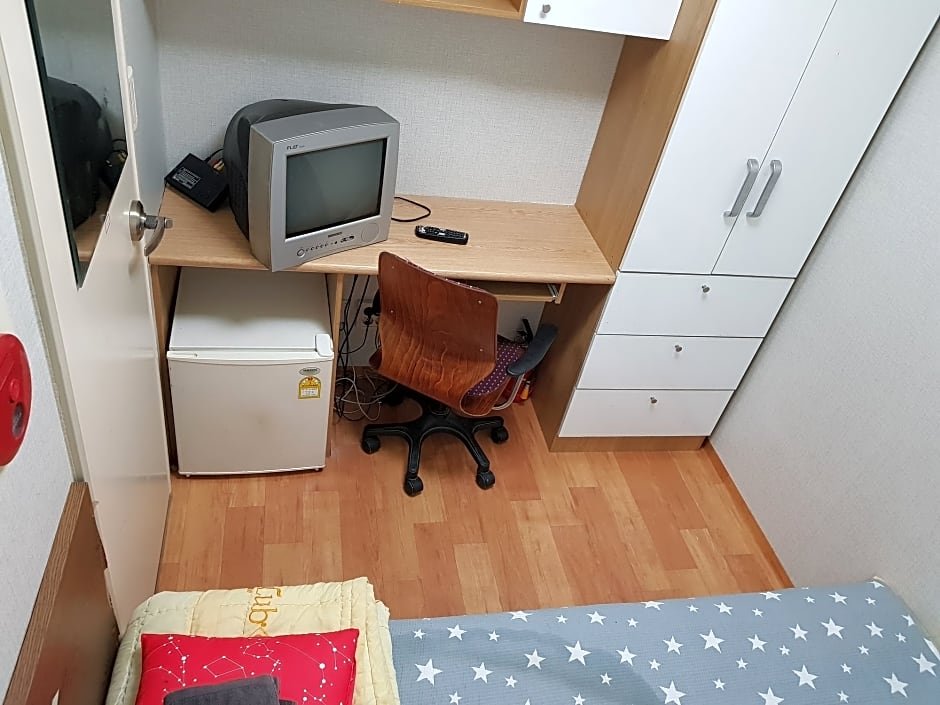 Фото Elm Tree Guest House Myeongdong