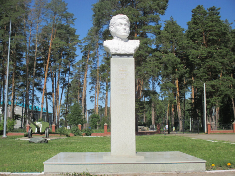 Monument, memorial Бюст Героя Советского Союза Сулейманов Шариф Сулейманович, Republic of Bashkortostan, photo