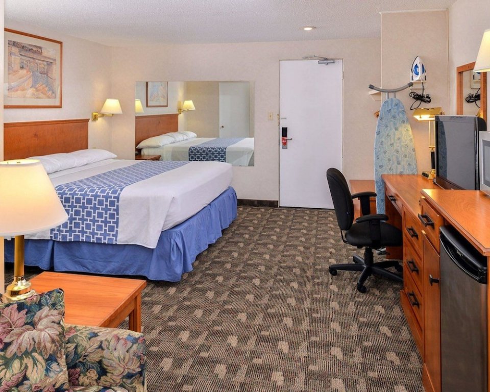 Фото Econo Lodge Motel Village