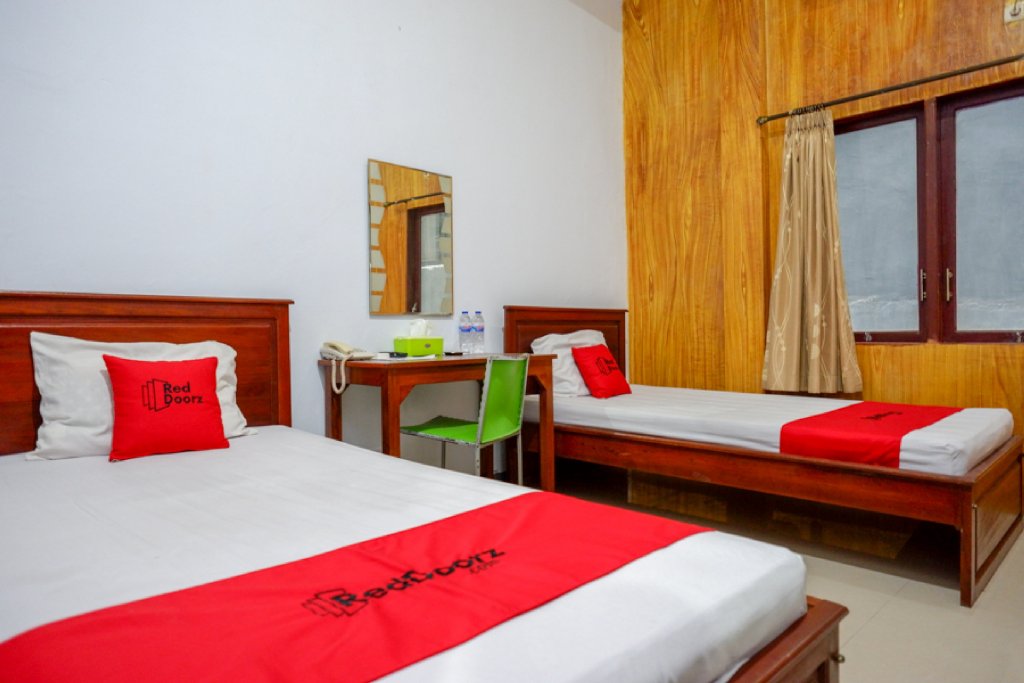 Фото RedDoorz @ Hotel Bravo Pantai Kamali Bau Bau