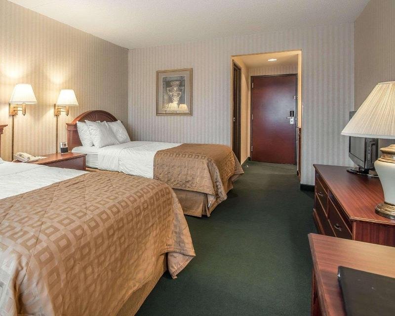 Фото Clarion Hotel - Downtown - University Area