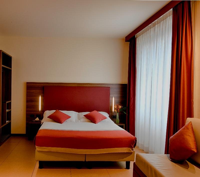 Фото Duomo Hotel & Apartments