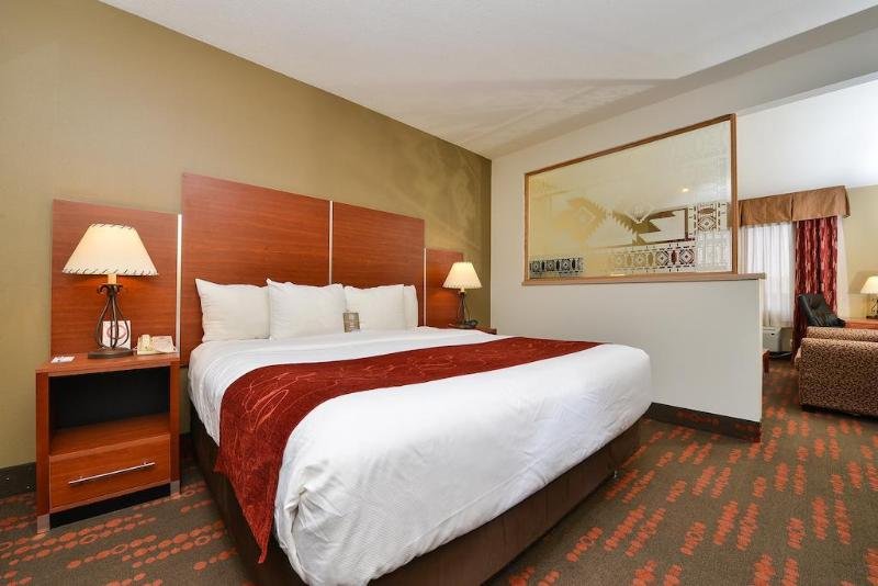 Фото Holiday Inn Express And Suites Santa Fe, an Ihg Hotel